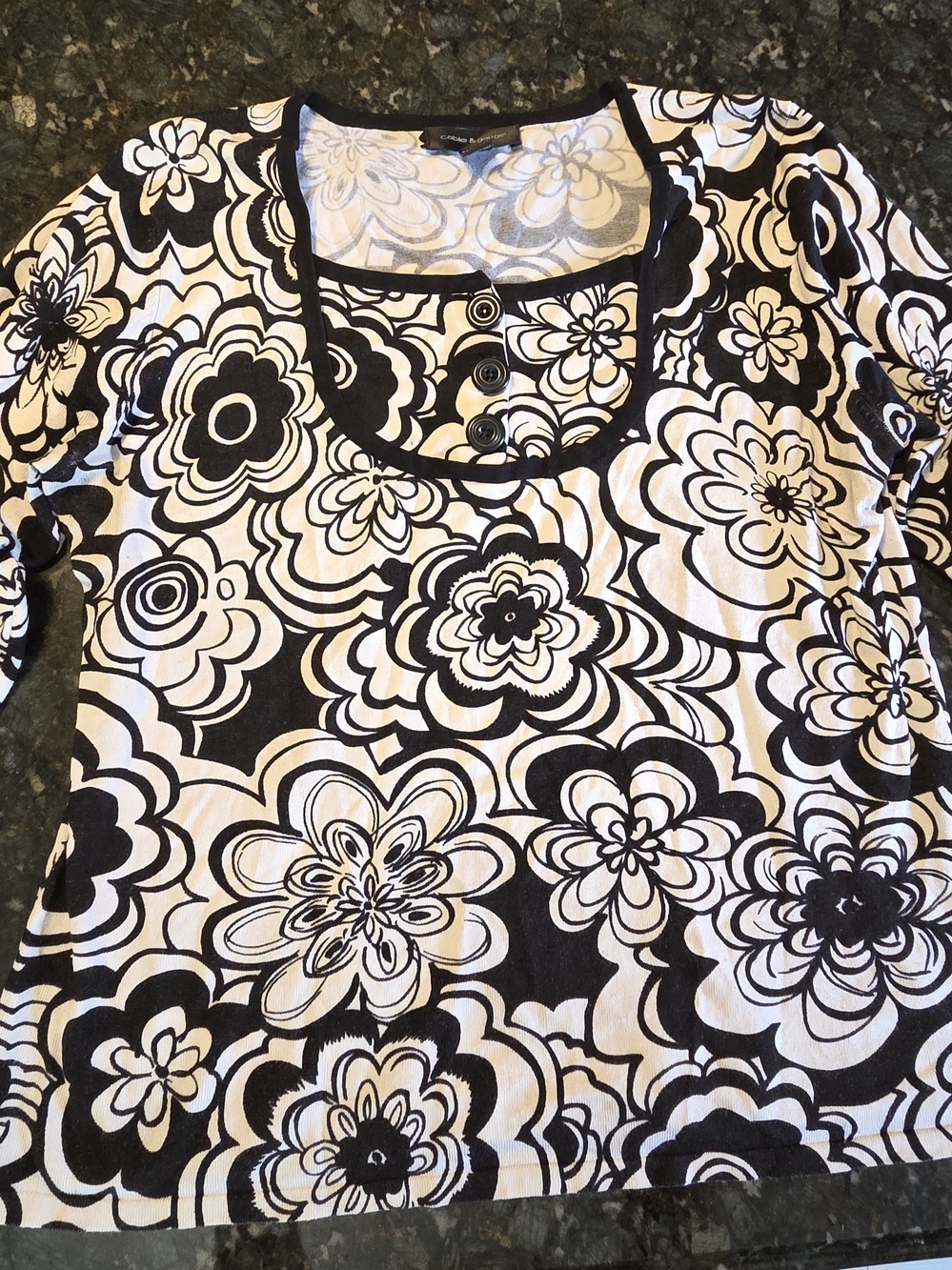 Women's Black & White Floral Scoop Neck Top